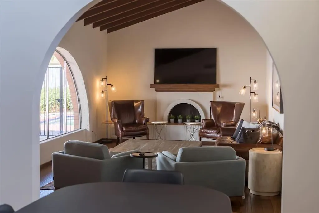 Spacious Arcadia Lite House W Pool Mtn Views 피닉스